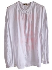 Chemise blanche coton avec au dos les villes printées rose fluo.