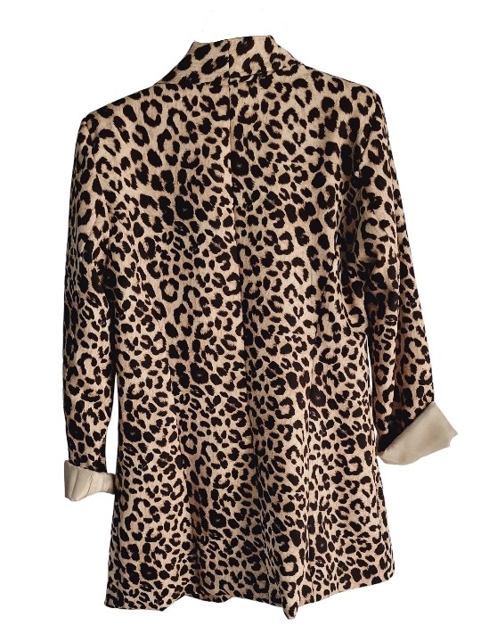 Soyez stylée avec ce blazer léopard qui deviendra la pièce maitresse de vos looks!