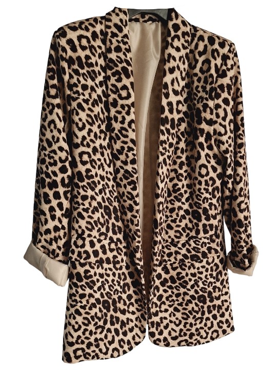 Soyez stylée avec ce blazer léopard qui deviendra la pièce maitresse de vos looks!
